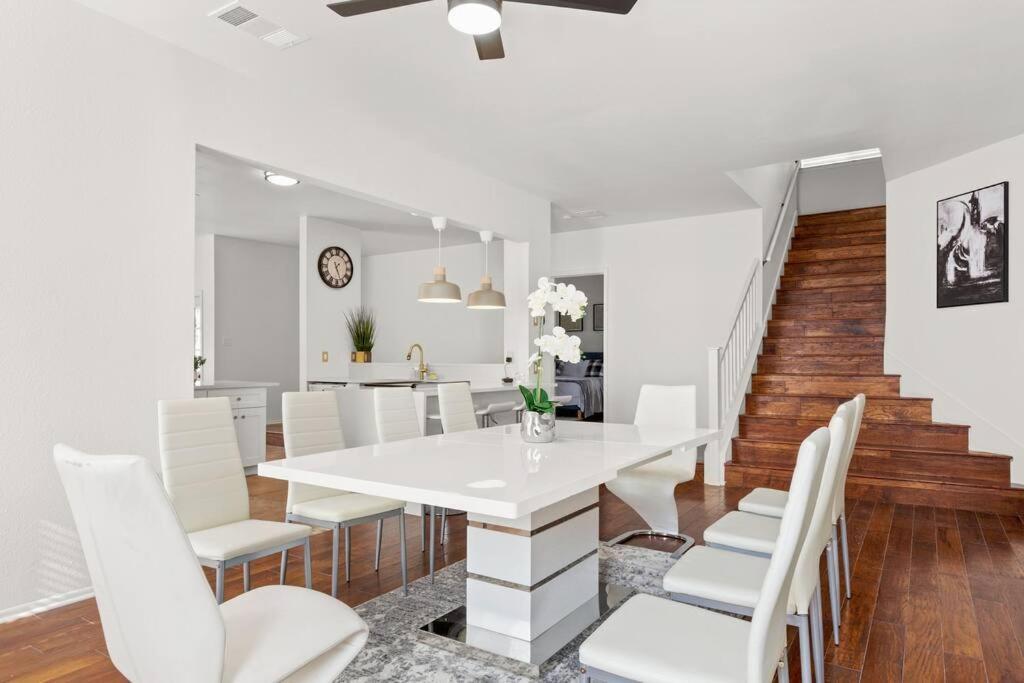 5 Bedrooms With Chefs Kitchen 2 Masters Room And Game Lounge サンアントニオ エクステリア 写真