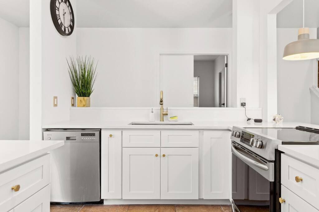 5 Bedrooms With Chefs Kitchen 2 Masters Room And Game Lounge サンアントニオ エクステリア 写真