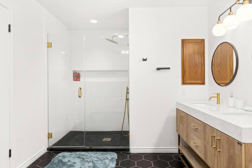 5 Bedrooms With Chefs Kitchen 2 Masters Room And Game Lounge サンアントニオ エクステリア 写真