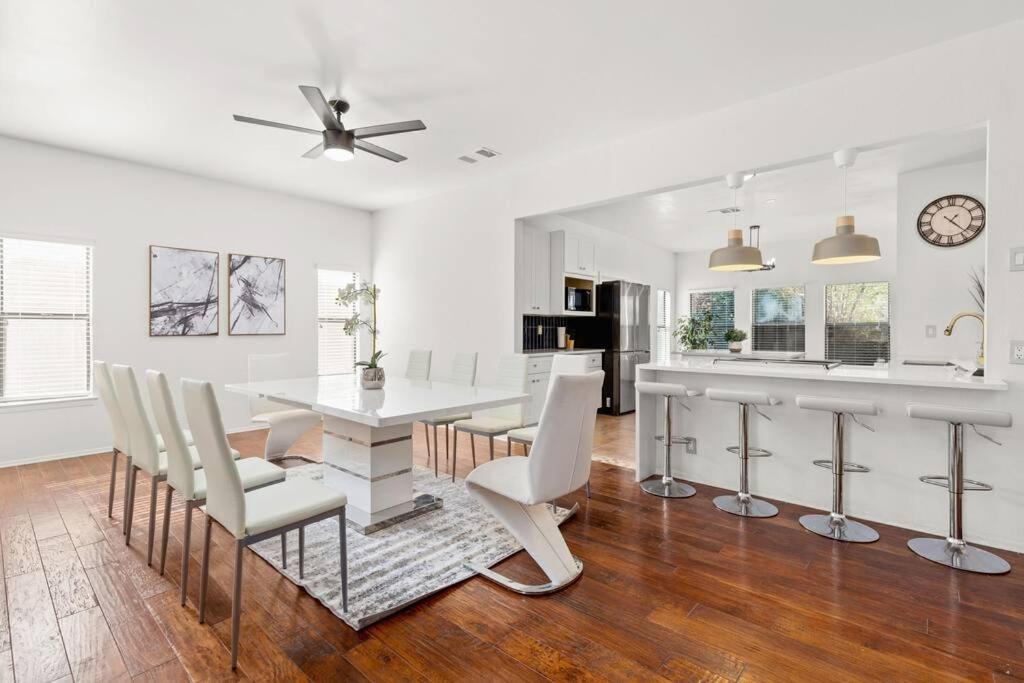 5 Bedrooms With Chefs Kitchen 2 Masters Room And Game Lounge サンアントニオ エクステリア 写真