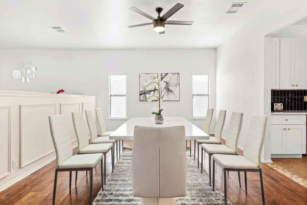 5 Bedrooms With Chefs Kitchen 2 Masters Room And Game Lounge サンアントニオ エクステリア 写真