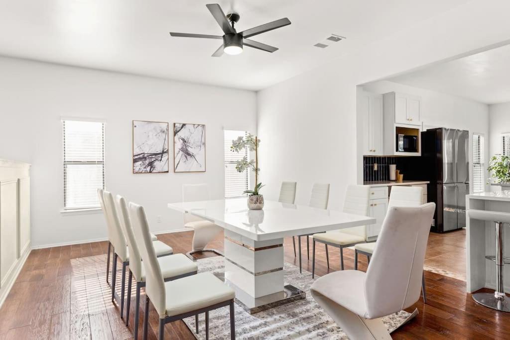 5 Bedrooms With Chefs Kitchen 2 Masters Room And Game Lounge サンアントニオ エクステリア 写真