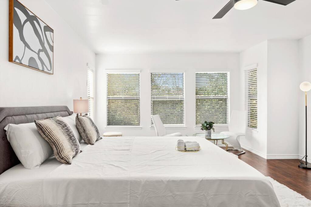 5 Bedrooms With Chefs Kitchen 2 Masters Room And Game Lounge サンアントニオ エクステリア 写真