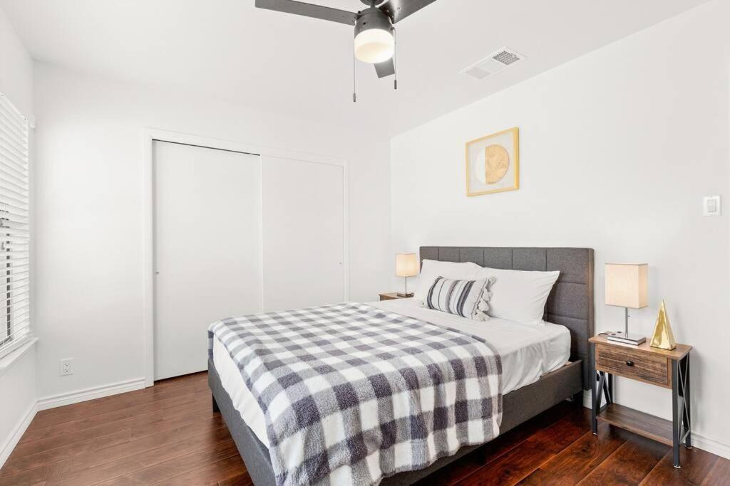 5 Bedrooms With Chefs Kitchen 2 Masters Room And Game Lounge サンアントニオ エクステリア 写真